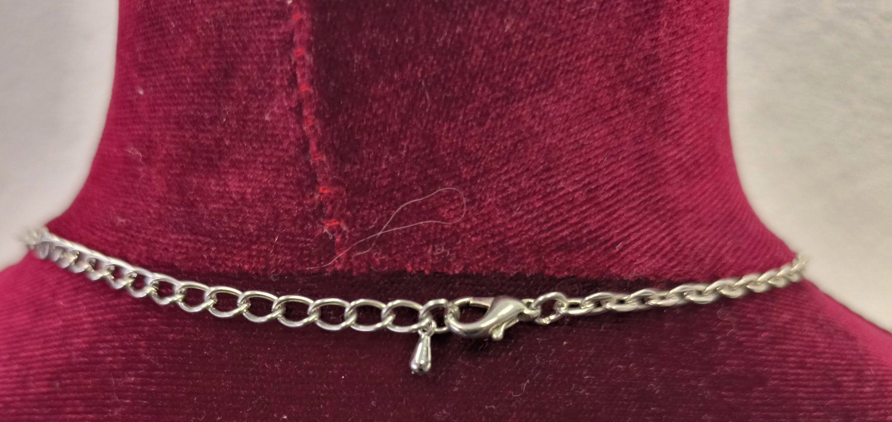 Autres bijoux: 3x Halskette im silberfarbenen Collier-Stil – D'occasion à Rüti ZH par Restwert_Rueti_ZH 1