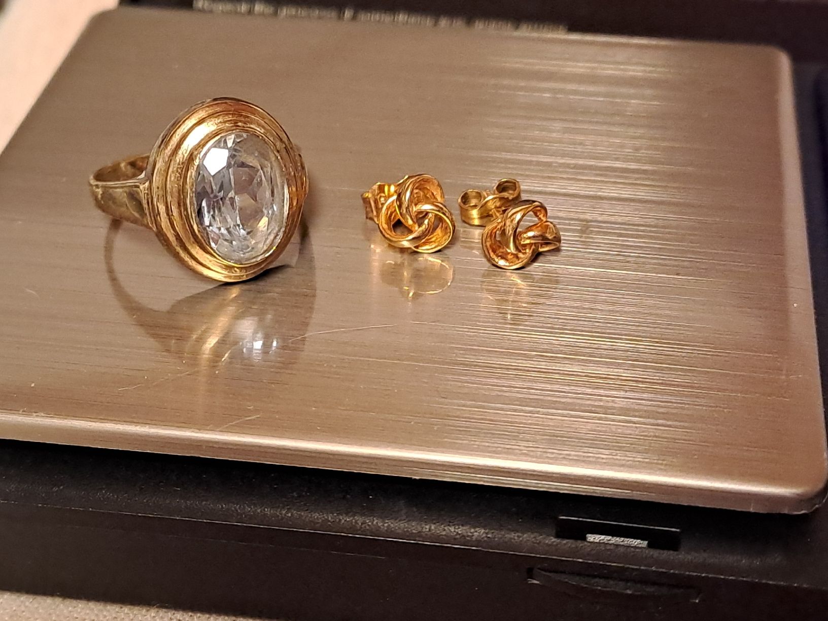 Orecchini pendenti & Orecchini a lobo: 8Karat Ring und Ohrstecker – Usato da Matzingen venduto da Aurinko 1