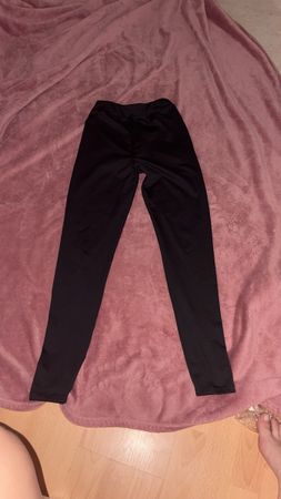 Schwarzes Set für den Ausgang - Top und Leggings, S