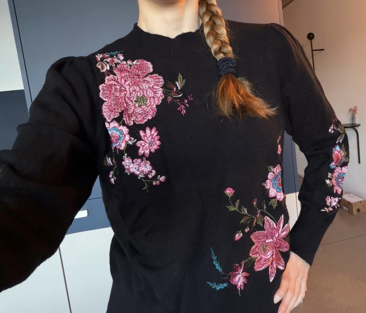 Pulls & Sweat-shirts: Strickpullover, schwarz, Blumenmuster, Grösse 38, Love&Roses – Neuf avec emballage d'origine à Dübendorf par tagr 2