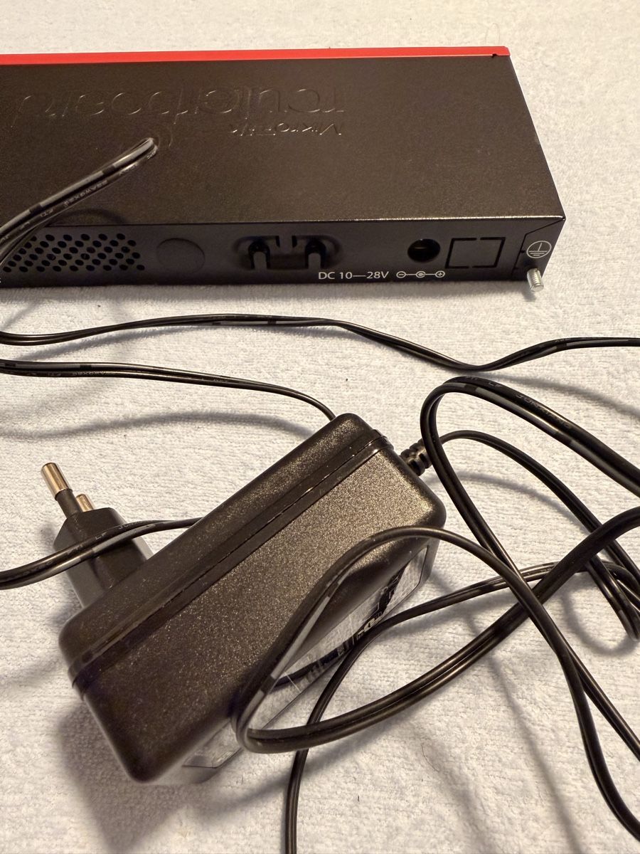 Mikrotik Modems & Routeurs: MikroTik Router RB2011iL-IN – D'occasion à Heerbrugg par predch 2