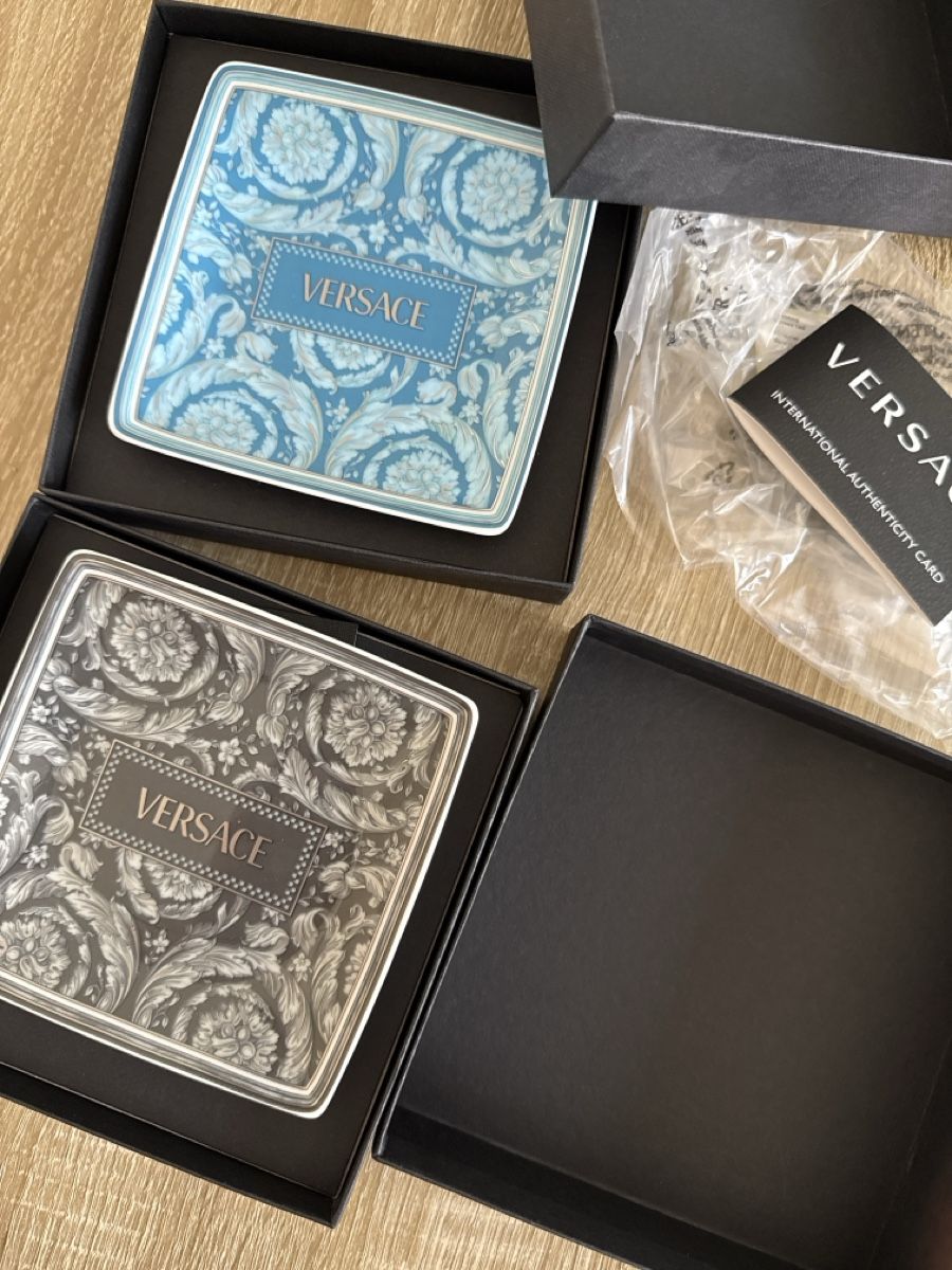 Toutes les décorations: Versace Rosenthal small plates – Neuf avec emballage d'origine à Dietikon par leo_2bf6