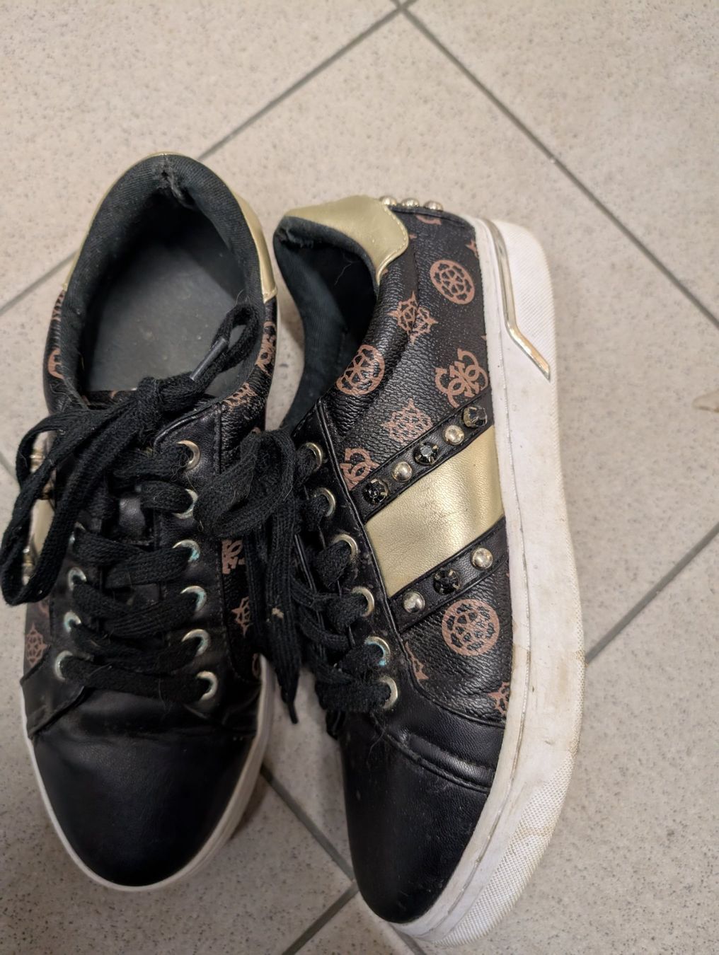 Guess Scarpe da donna: Guess sneakers size 39 – Usato da Zermatt venduto da msz_nb9h 1