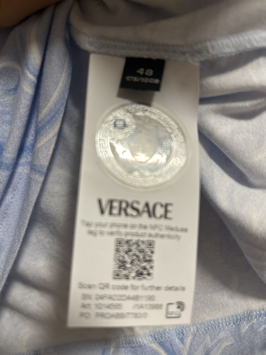 Versace T-shirt: Authentic Versace original top, blue pattern, MEDUSA – Nuovo e nell'imballaggio originale da Zürich venduto da sel_tvq7 3