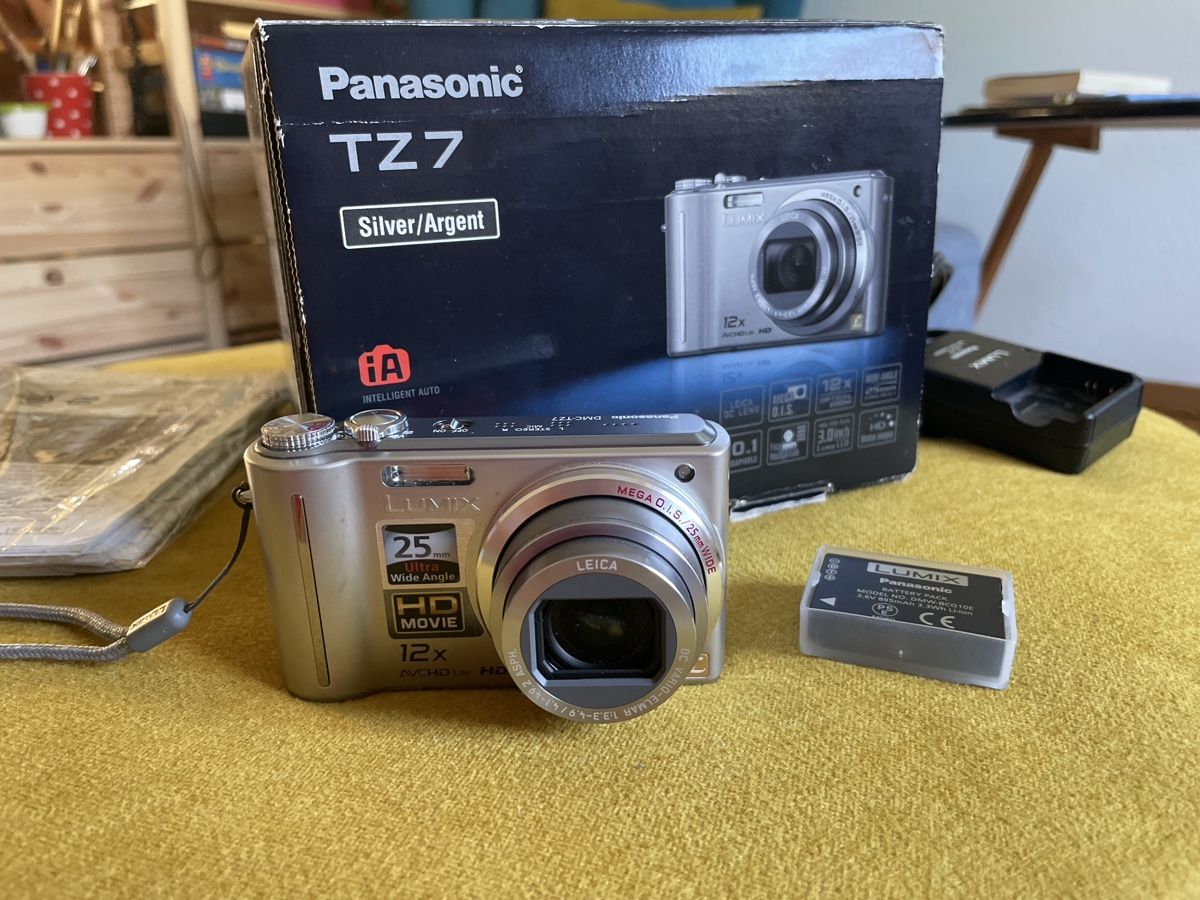 Panasonic Appareil photo: Panasonic Lumix TZ7 Digital Camera Silver/Argent – D'occasion à Winterthur par schwarzpunkt