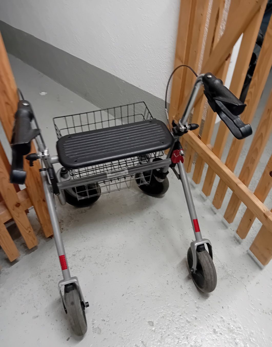 Ausili per la deambulazione: Rollator – Usato da Arbon venduto da kor_w5lq 1