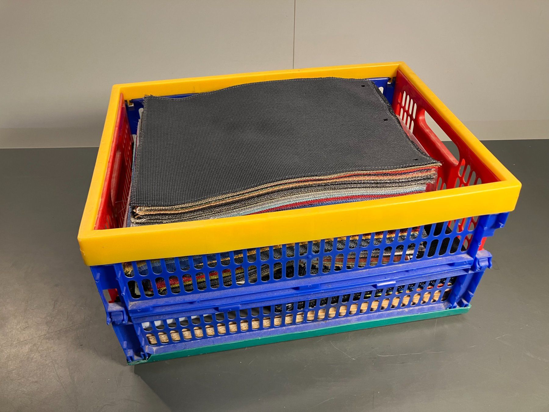 Bastelsets: gr. Posten div. Leder, Textil, Netz u. Oberfl. Muster ab 1.- – Gebraucht aus Lichtensteig von Buy24International 9