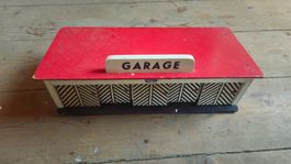 Vintage Spielzeug Garage mit Autos