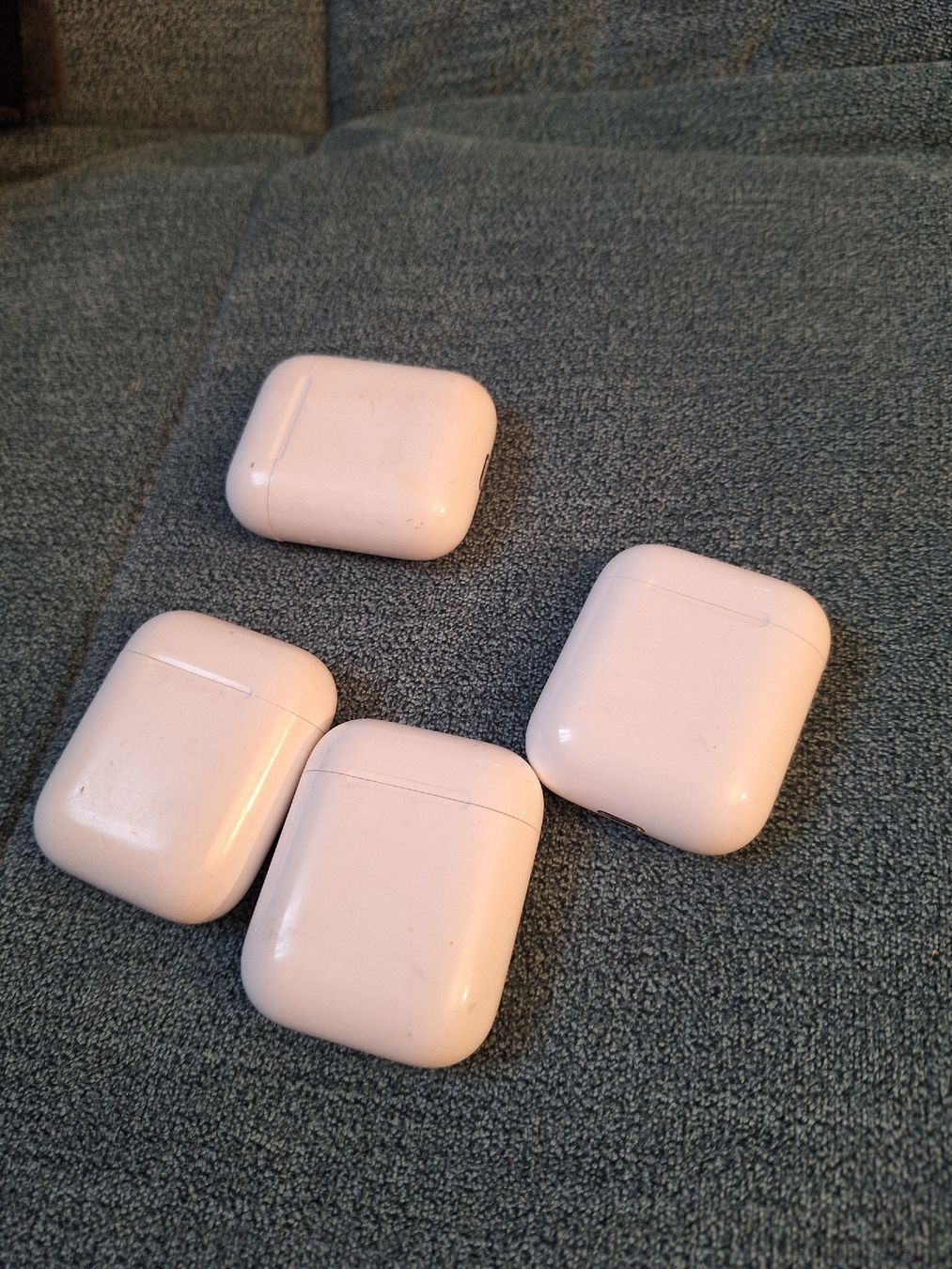 Apple Cuffie: 4 x kaputte airpods – Difettoso da Pfäffikon SZ venduto da TobyPeterson 1