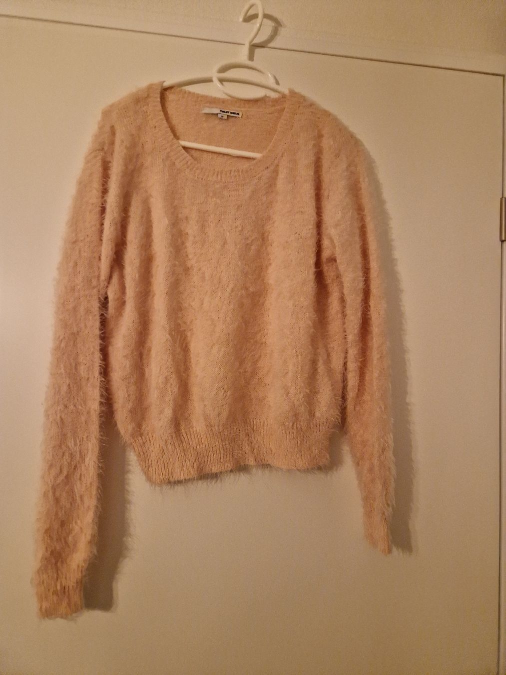 Maglioni & Felpe: Flauschiger rosa Strickpulli in grösse M – Usato da Sursee venduto da saj_5rfk