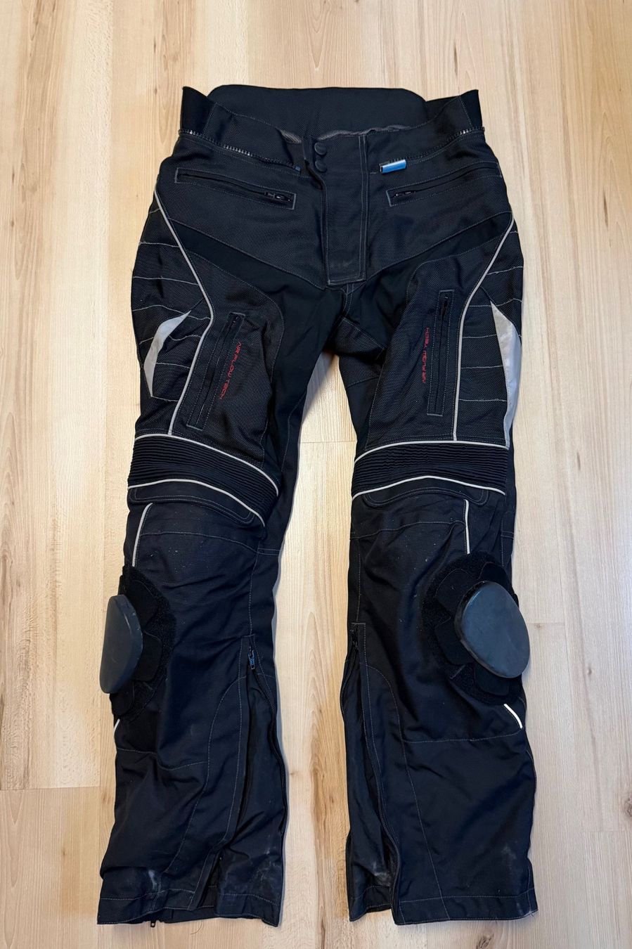 Lotti di vestiti: Motorrad Kombi (Jacke+Hose) – Usato da Eschenbach SG venduto da Autobr 1