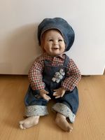 Porzellanpuppe Junge mit Stoffkörper und Kleidung gebraucht