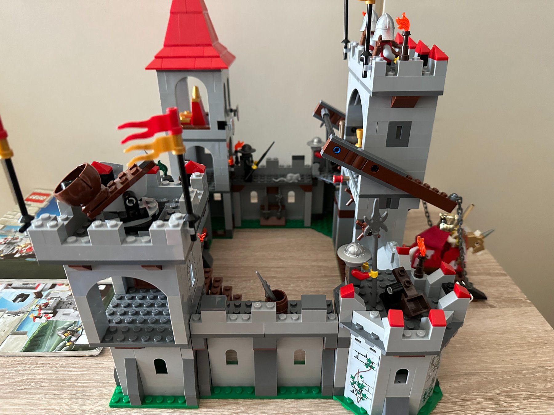 Lego Kit di costruzioni: LEGO 7946 King's Castle – Usato da Basel venduto da Don-Angel 3