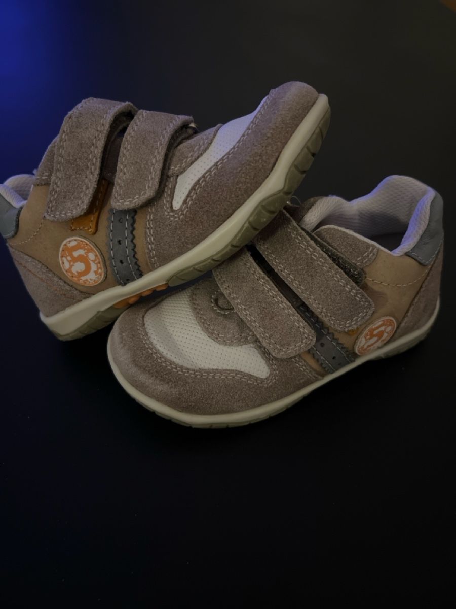 Scarpe per ragazzi: 4x Kinderschuhe Gr. 23 – Usato da Adliswil venduto da sch_pl69 4