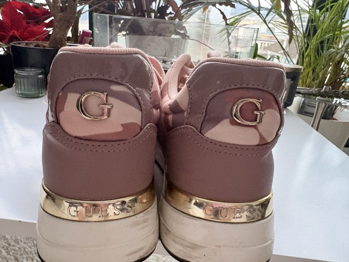 Damenschuhe: Guess Damen Snickers – Gebraucht aus Wohlen AG von mag_ry6l 2
