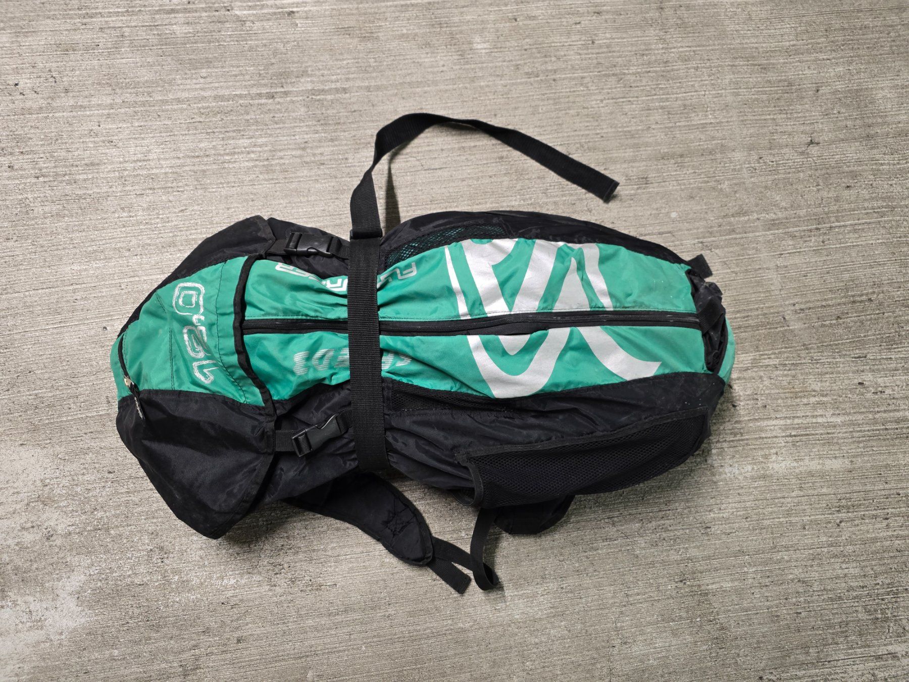 Flysurfer Aquilone: Flysurfer Quiver 5x kites + harness – Usato da Zürich venduto da Houlle 6
