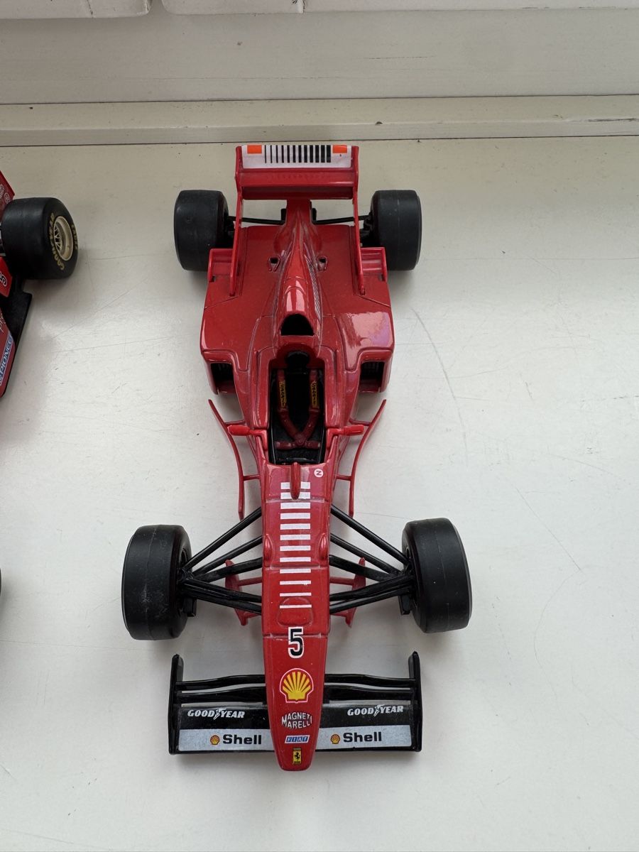 Ferrari Modellini d'auto: 2x Ferrari Formel 1 Modellautos 1:24 – Usato da Wil SG venduto da IozzoL 2