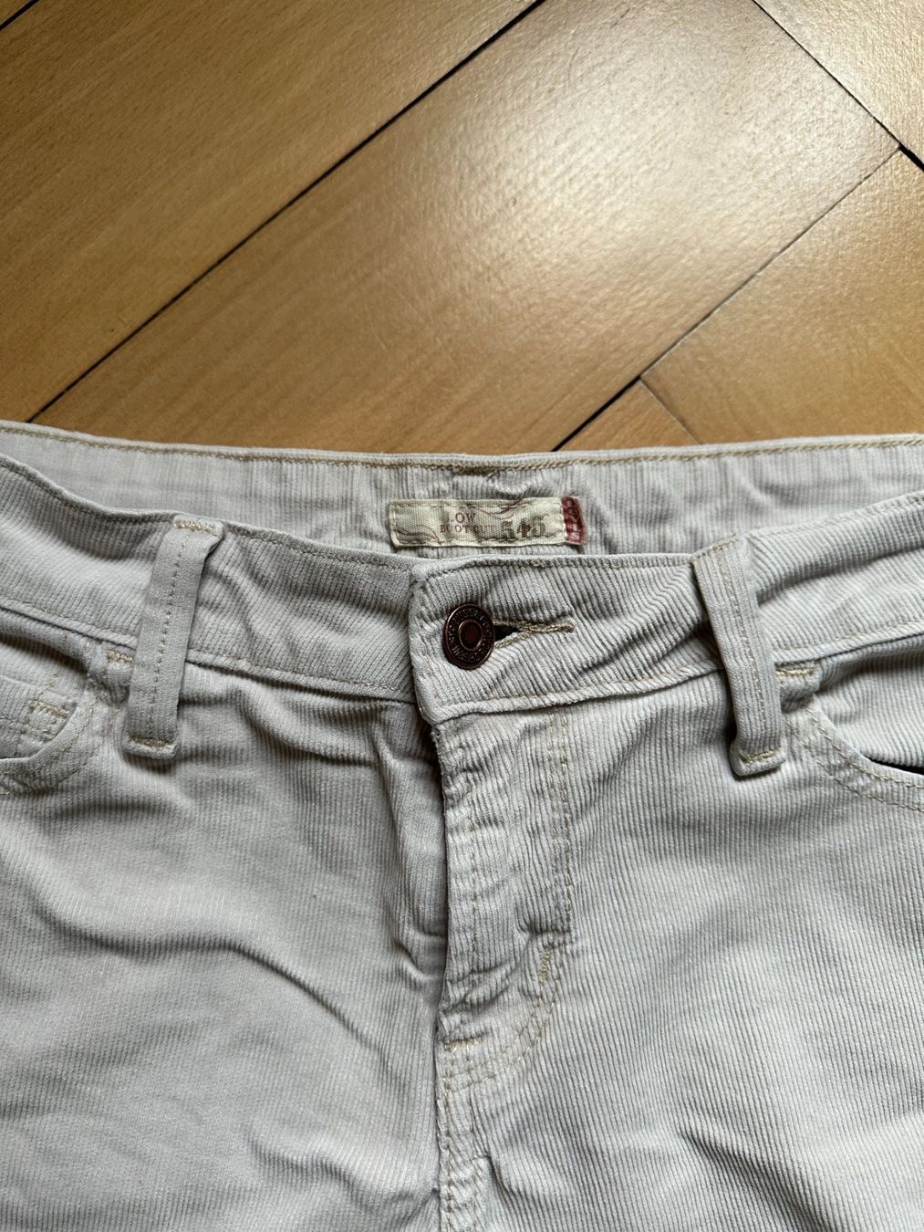 Levi's Pantalons: LEVIS - Cord Shorts beige M – D'occasion à Zürich par Diazaio 1