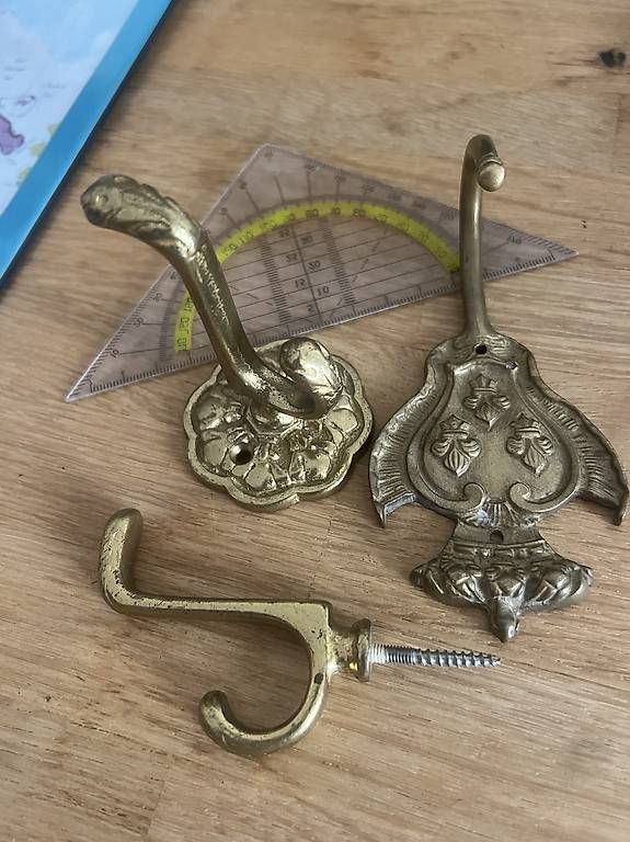 Ferramenta: Garderoben Haken Messing – Usato da Zürich venduto da zevius
