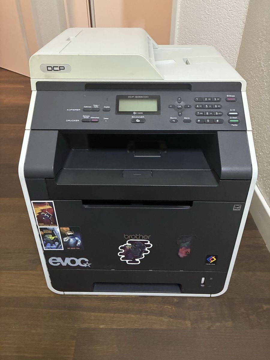 Brother Stampanti: Brother DCP-9055CDN Multifunktionsdrucker gebraucht – Usato da Tagelswangen venduto da sarahski