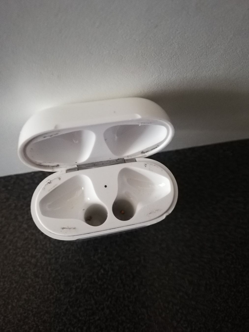 Apple Caricabatterie: AirPods Ladecase – Difettoso da schaan venduto da quin1 1