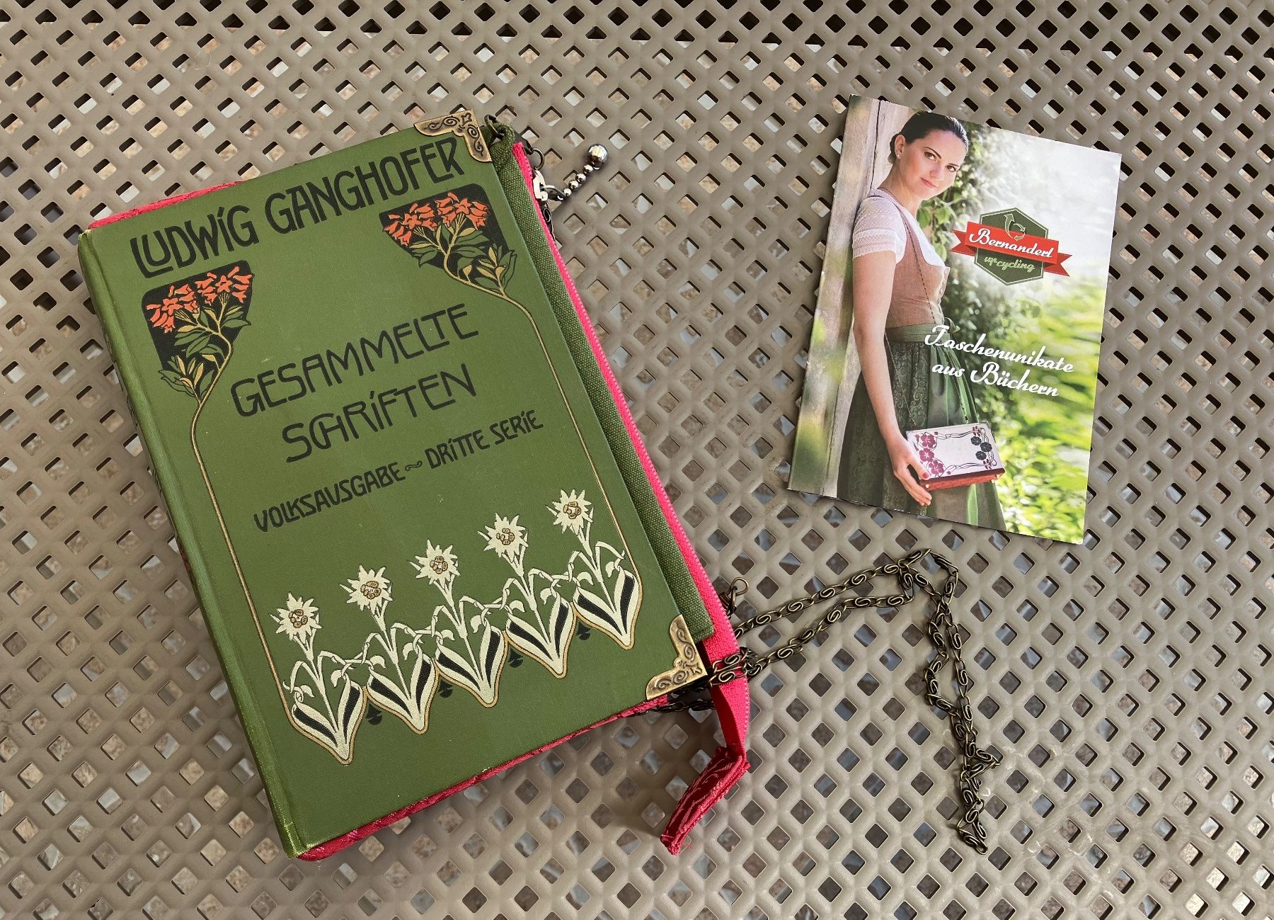 Sacs femmes: Bernanderl Tasche aus Buch – Neuf (Voir description) à Unterägeri par Jutka_04
