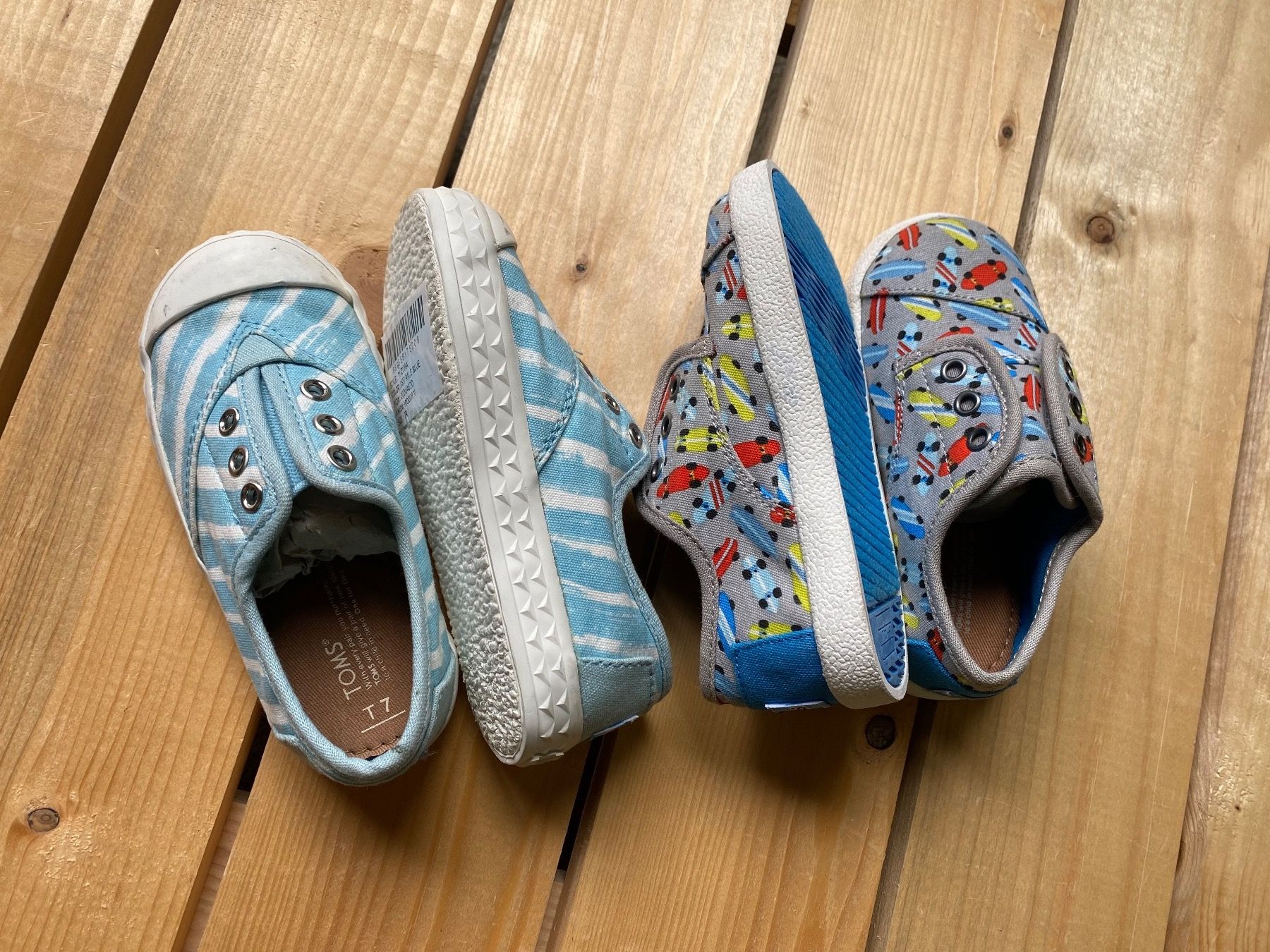 Toms Scarpe per ragazzi: Toms Enfants Taille 23.5 2 pack – Nuovo e nell'imballaggio originale da Orbe venduto da D-stockFactory-Orbe 1