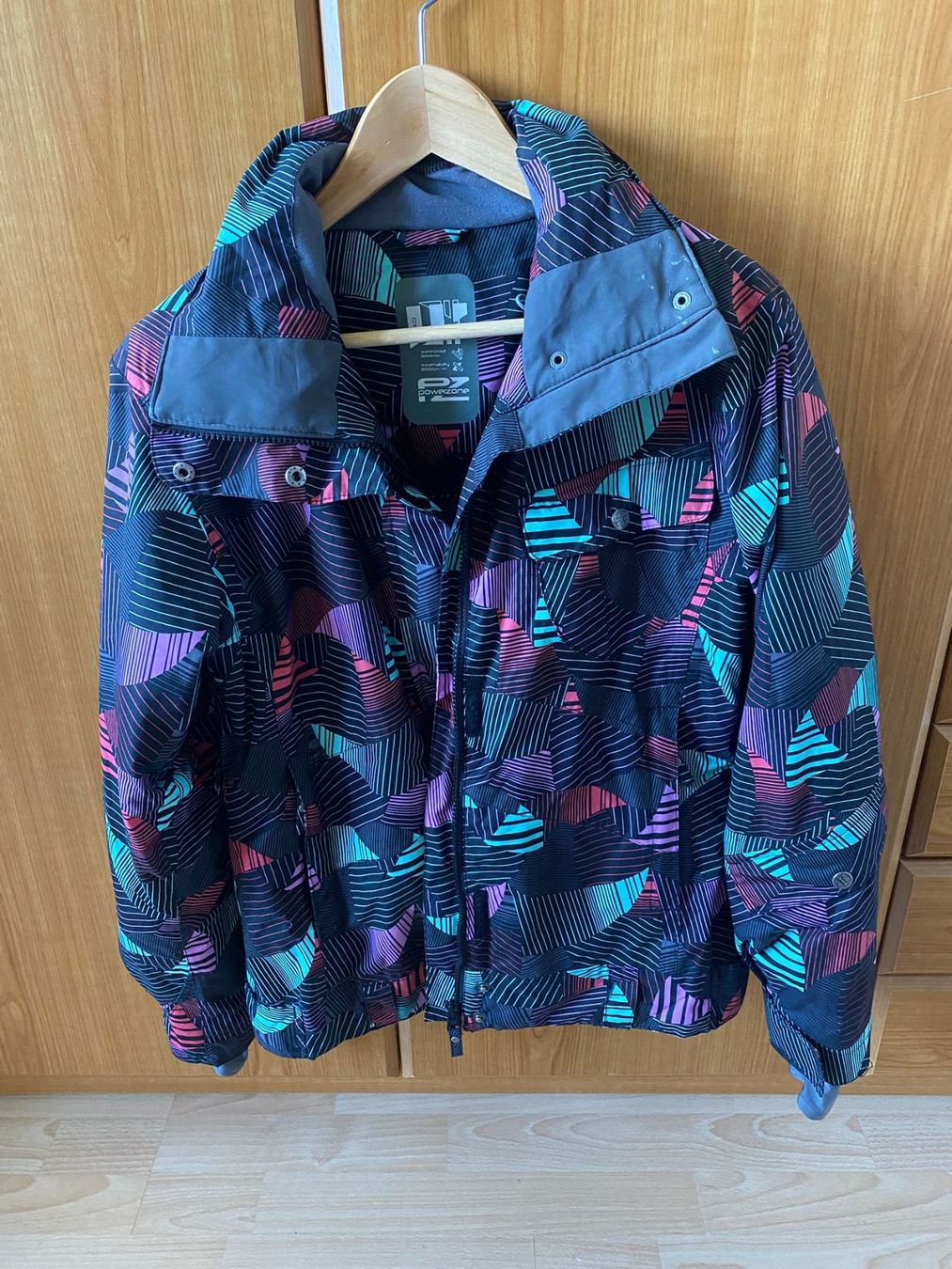 Jacken: Powerzone Winterjacke, Grösse M, bunt gemustert – Gebraucht aus Zürich von Ma_Go