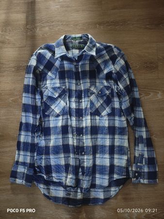 Blau-weiß kariertes Levi's-Hemd