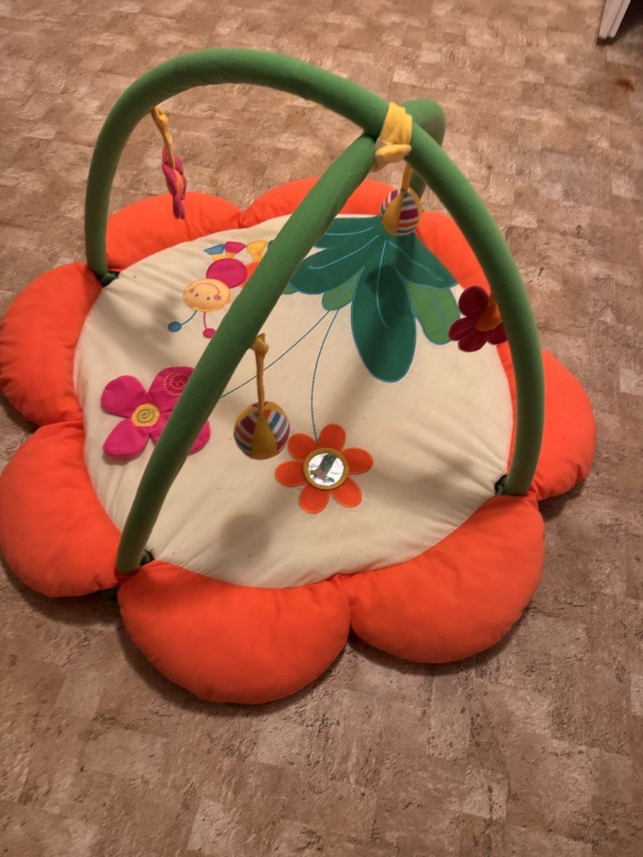 Tapis de jeu: Krabbeldecke/ Spielbogen – D'occasion à Rupperswil par GINGA-TYRESE