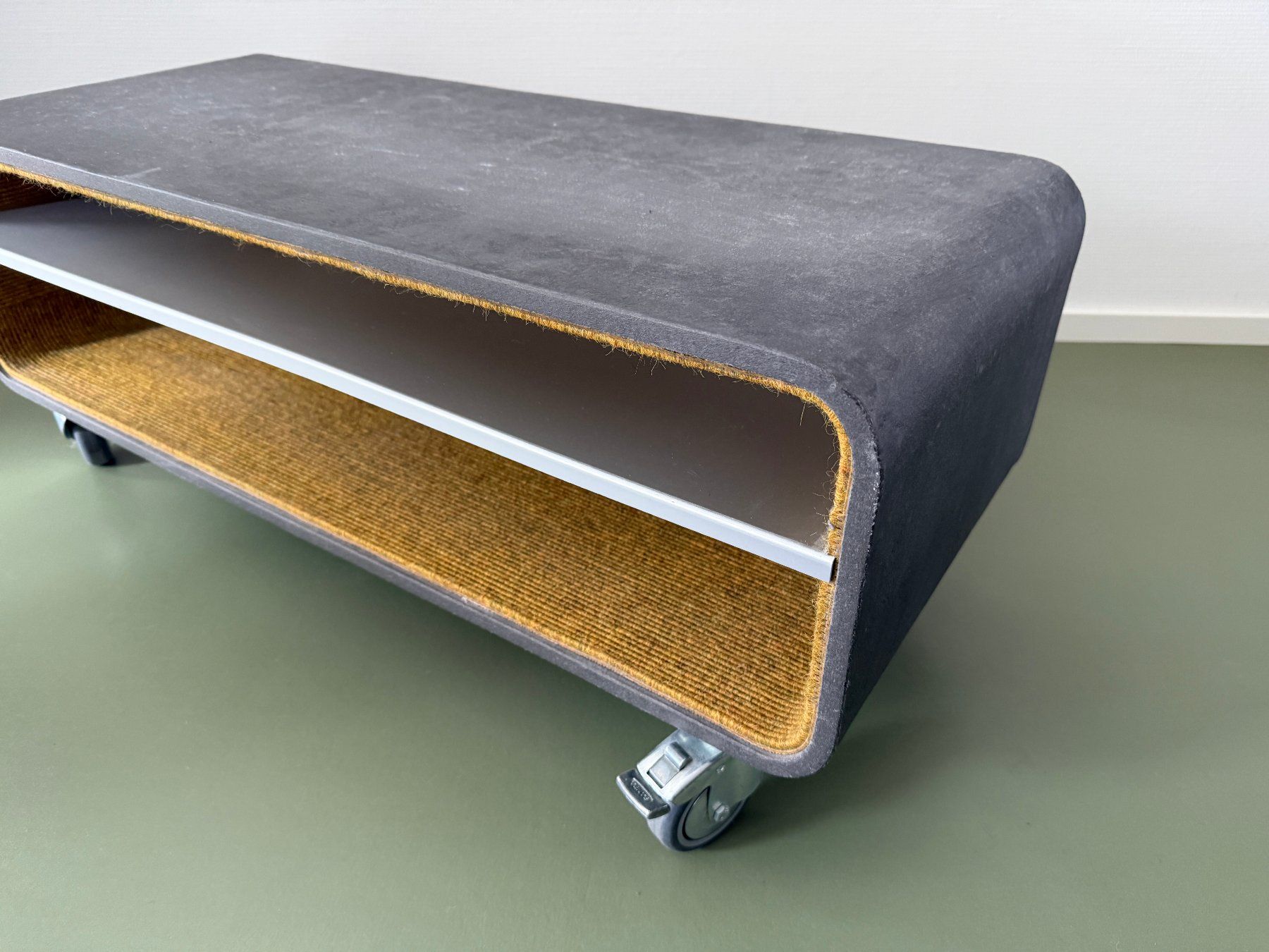 Commodes: Sideboard 'Booky' aus Eternit – D'occasion à zürich par markant13 2