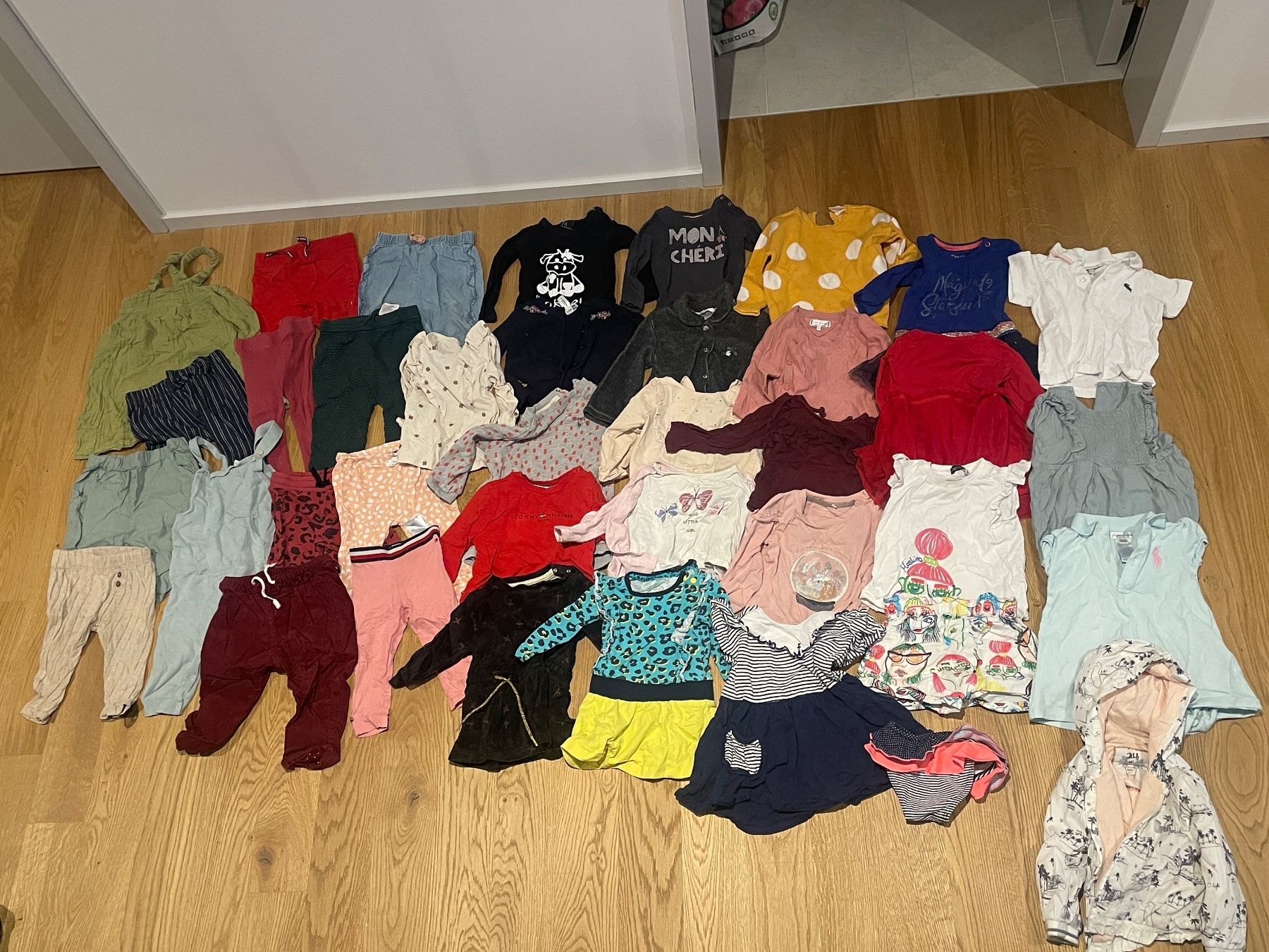 Lotti & Set di vestiti: Mädchen Kinderkleidung große 74, 38-teil – Usato da Uetikon am See venduto da mei_75rv