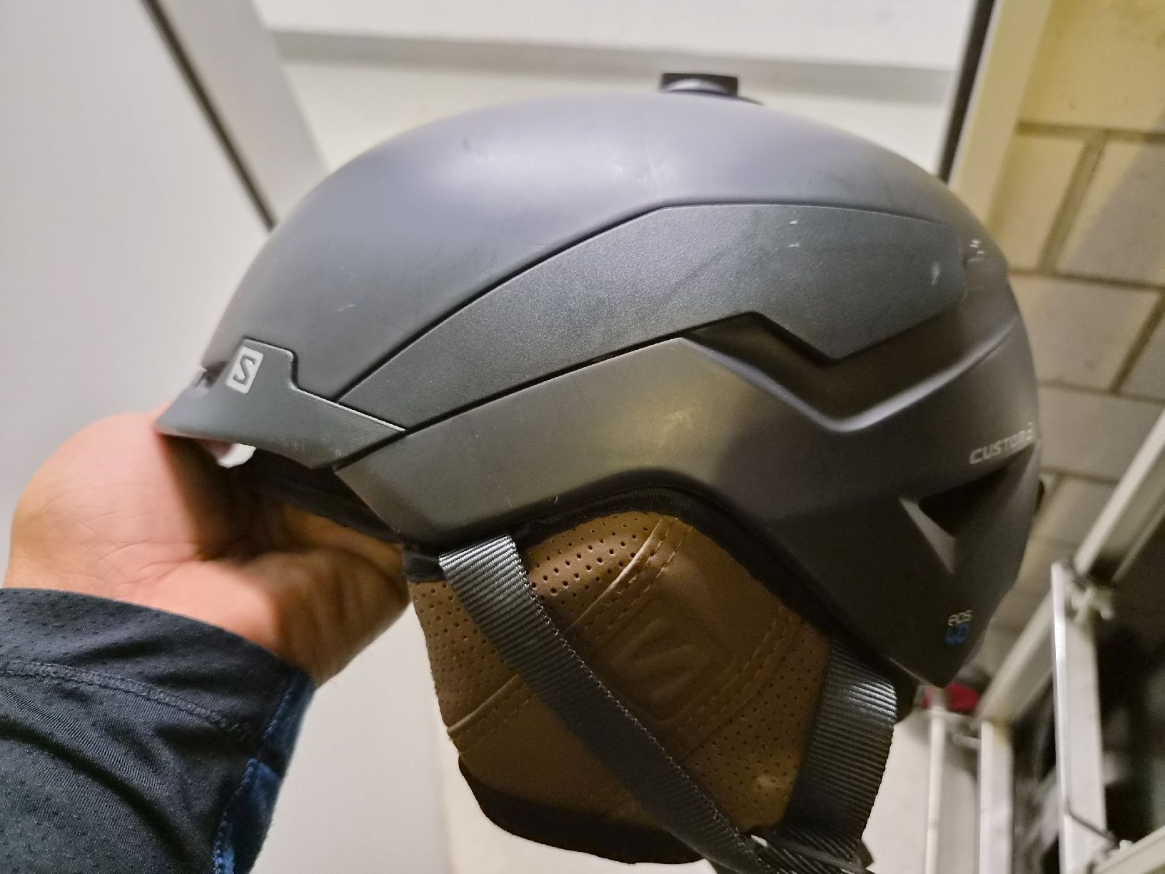 Salomon Caschi: Salomon Ski/Snowboard Helm – Usato da Dübendorf venduto da RoboAnd 1