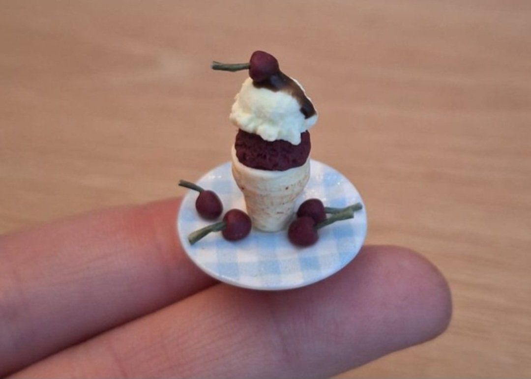 Case e mobili per bambole: Puppenhaus Glace Teller – Nuovo (secondo la descrizione) da Zürich venduto da HandmadeTinyFood 1