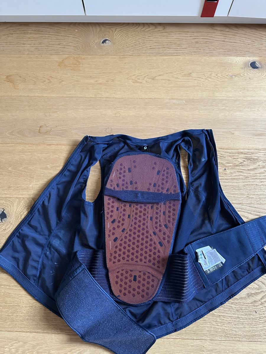 Schutz & Schoner: Scott Actifit Weste   – Gebraucht aus Rifferswil von n.megert