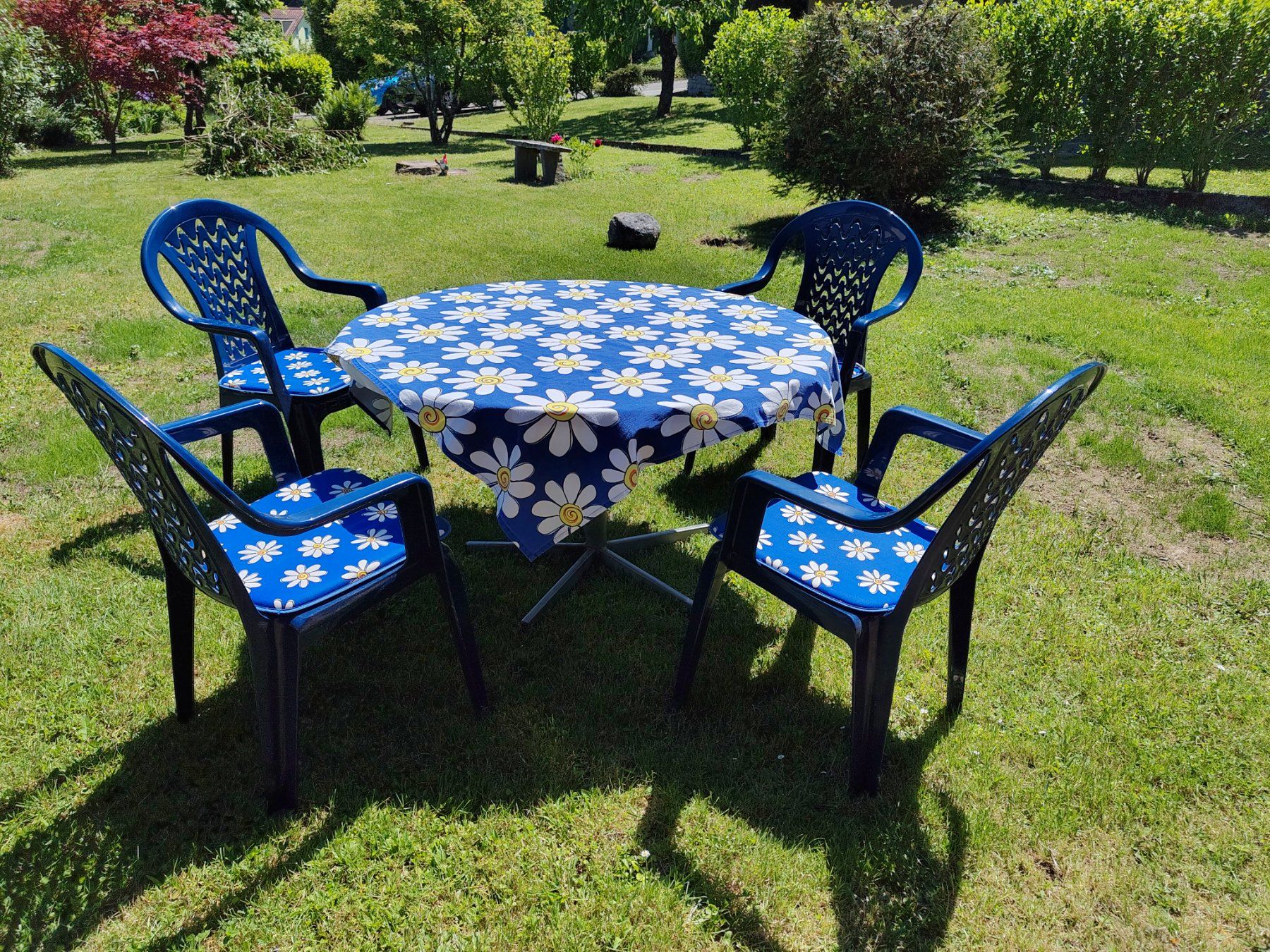 Set de table et chaises: Gartentisch rund mit 4 Stühlen – D'occasion à Beinwil am See par Msunneschin