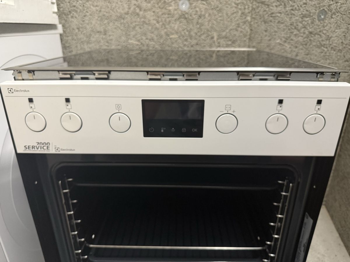 Electrolux Backöfen: Backofen & Keramik Kochfeld Electrolux 55Cm Ch Norm – Neu (gemäss Beschreibung) aus Kilchberg ZH von Rei_9 5
