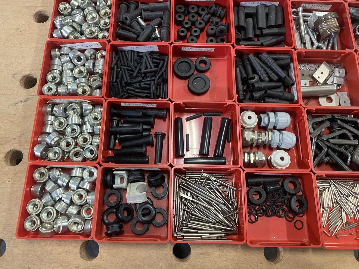 Lista Tutti gli attrezzi: Lista Einsatzkästen mit Inhalt ab 1.- – Usato da Wabern venduto da HK-Design 1