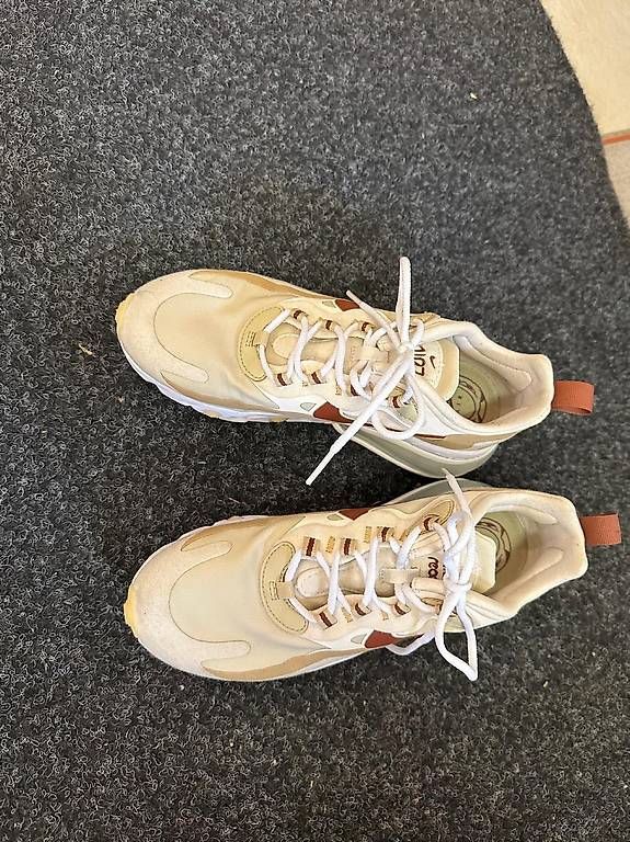 Scarpe da uomo: Nike Air Max 270 React Nr. 36,5  – Usato da Buttikon SZ venduto da roy_pvy5 1
