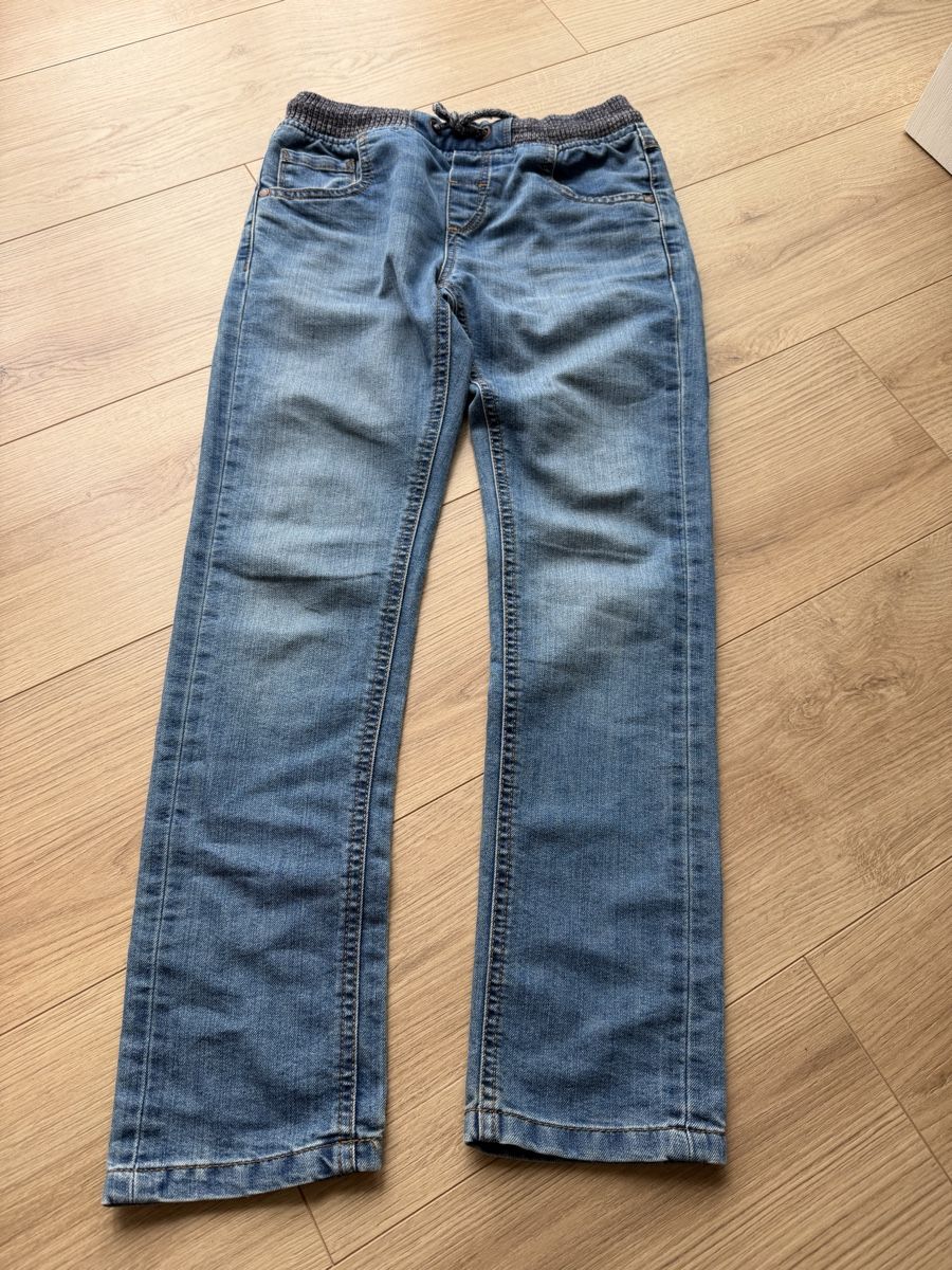 Lotti & Set di vestiti: 2 Stück Hose Jeans gr.134-140 – Usato da Kriessern venduto da Kramar12