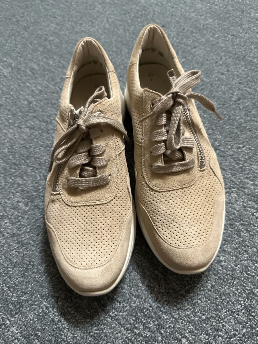Damenschuhe: Sneaker Neu Gr 39.5 – Neu und originalverpackt aus Baltschieder von YmroBe