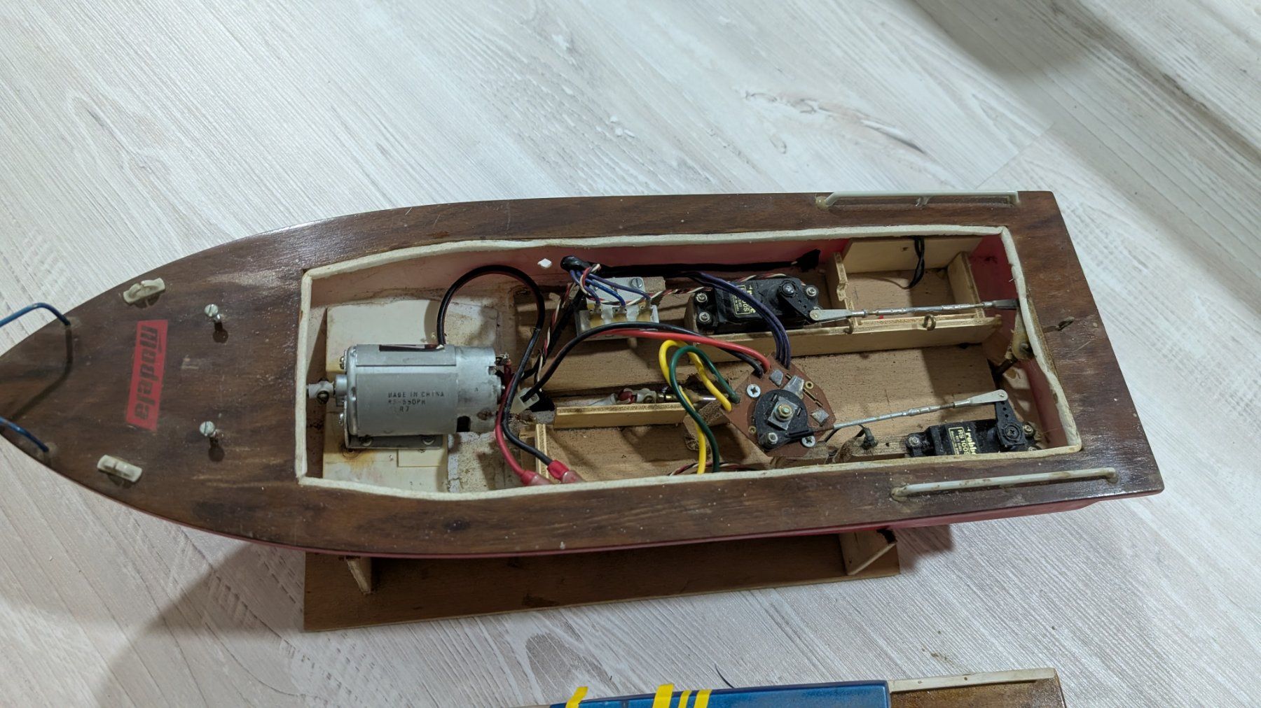 Robbe RC Modellbau: Robbe Neptun RC Boot – Defekt aus Rohrbach von Zidane6 1