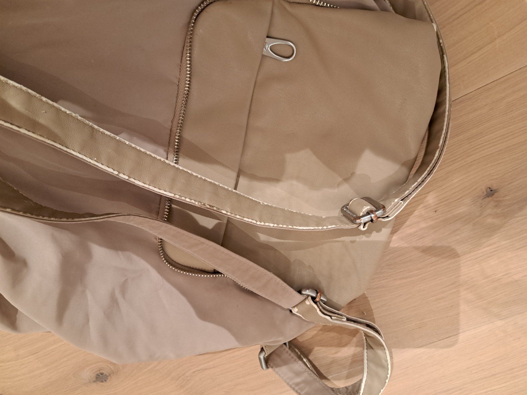 Mandarina Duck Sacs à dos: Mandarina Duck Rucksack beige – D'occasion à Adlikon b.Regensdf par didi_c 4