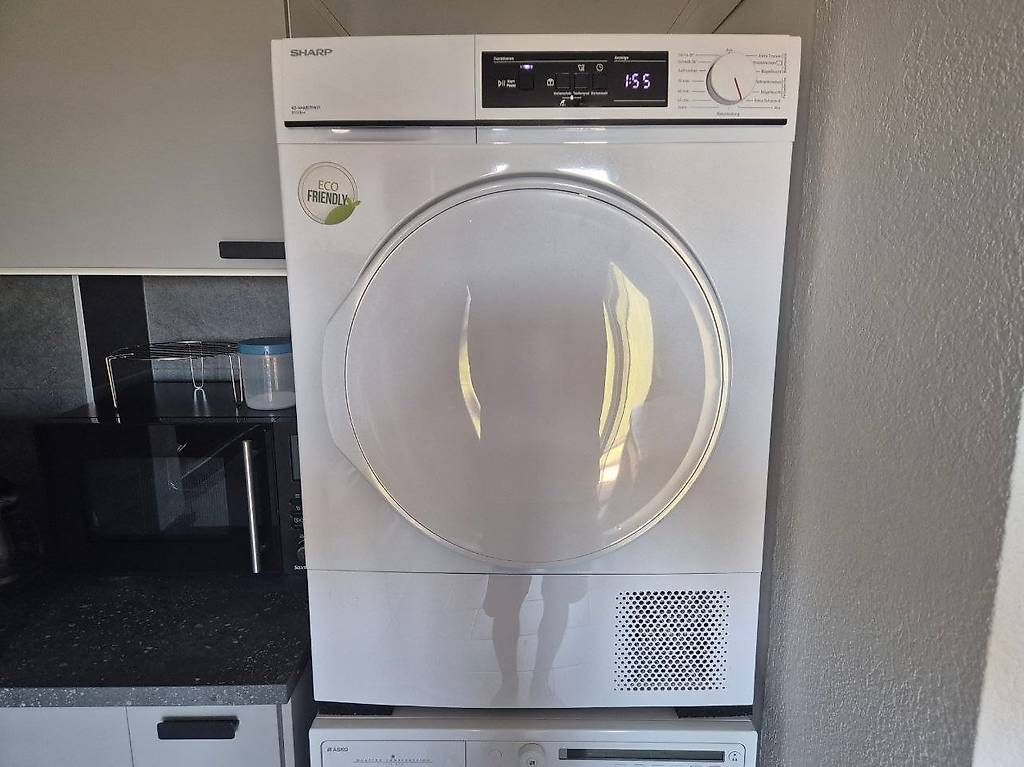 Sharp Machines à sécher: Sèche-linge SHARP 8kg - Très bon état - 2 ans – D'occasion à Fribourg par SwissPremiumItems