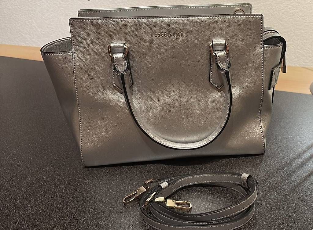 Borse da donna: Coccinelle Damenhandtasche  – Usato da Lachen SZ venduto da mcstaehlin