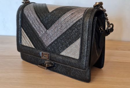 Valentino Tasche schwarz silber Verzierung und Kettenriemen
