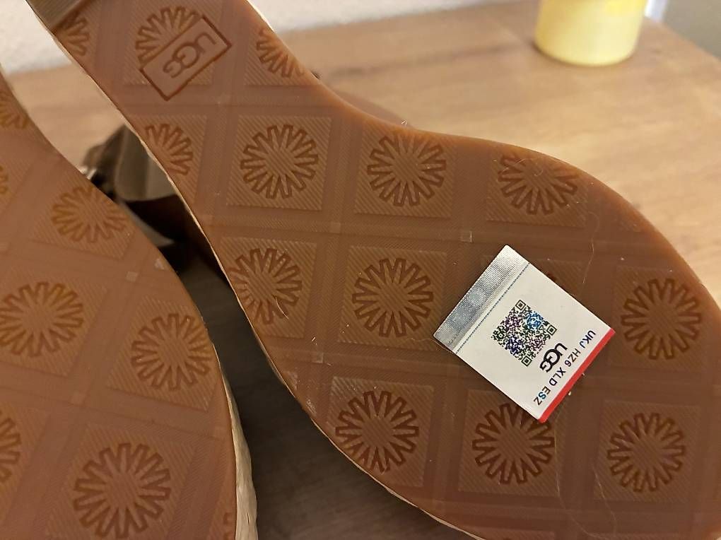 Ugg Scarpe da donna: Ugg Keilsandaletten, Gr. 41 – Nuovo (secondo la descrizione) da Gibswil venduto da Miratec 2