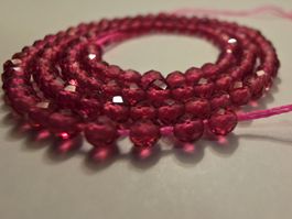 Spinell facettiert rose- rot 3mm. Strang Labor Gezüchtet