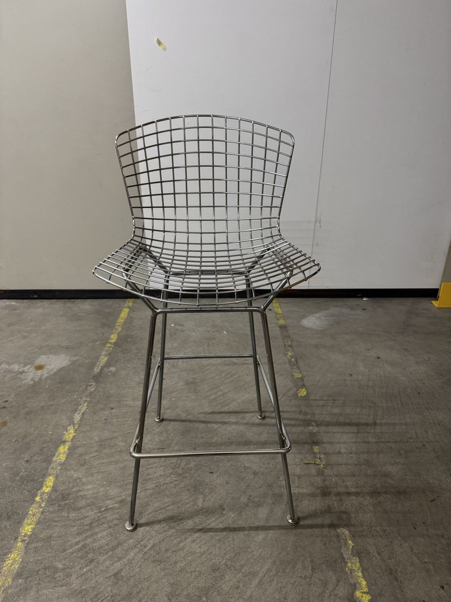 Sgabelli: Bar Stool Metal Mesh Design Sturdy Good Condition – Usato da Olten venduto da egg_6hly 2