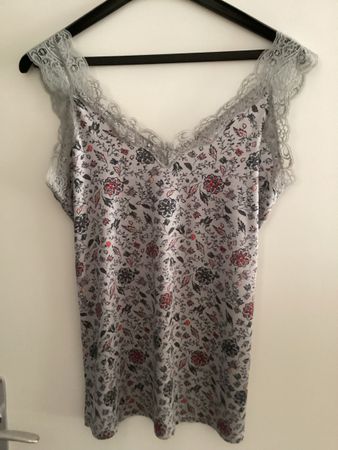 Jersey-Top, hellgrau mit Blumendruck, Gr. M/L, Marke Promod